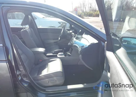 2010 Honda Accord 3.5 Ex-L z USA, uszkodzony, nr VIN 1HGCP3F81AA021864